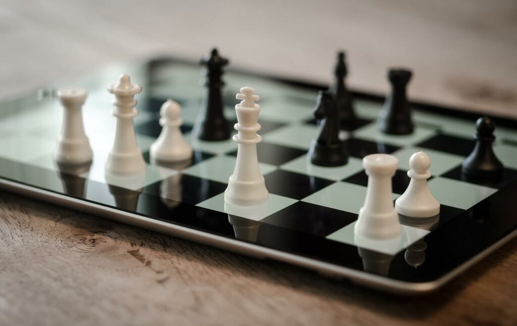 Online Vs Offline – What is the Best Way to Play Chess?